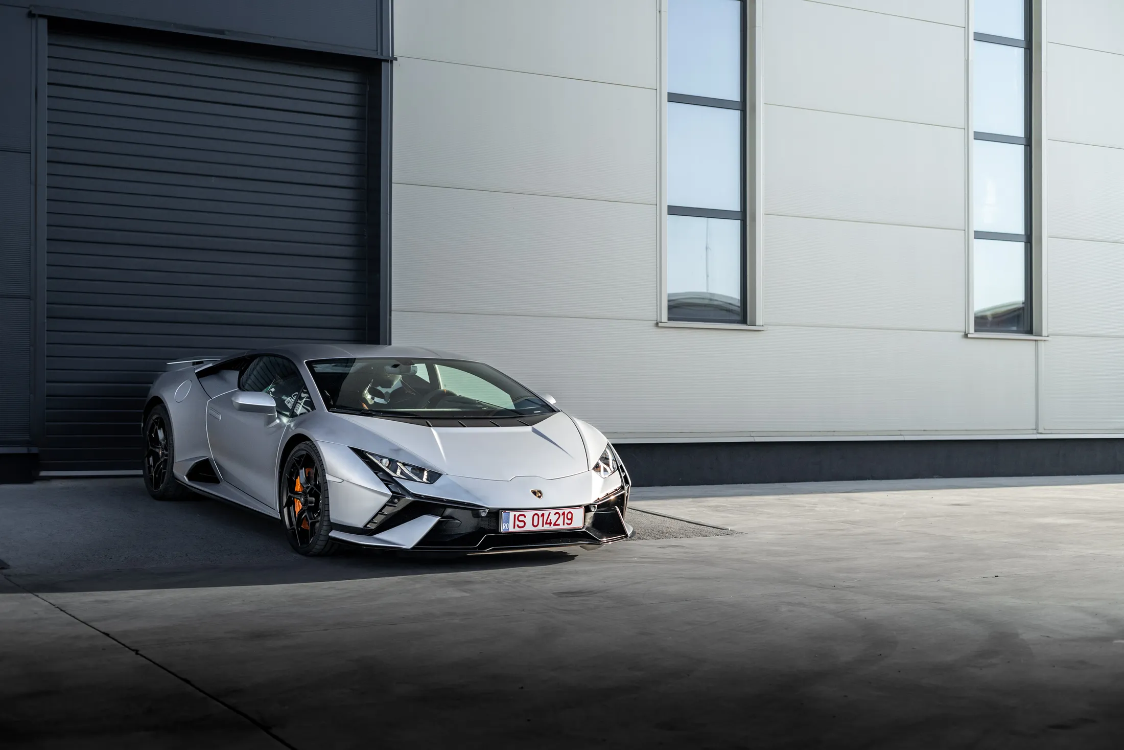 Lamborghini Huracán Tecnica gri cu accente portocalii